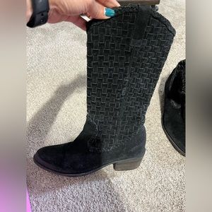 Cute Steven suede boots.